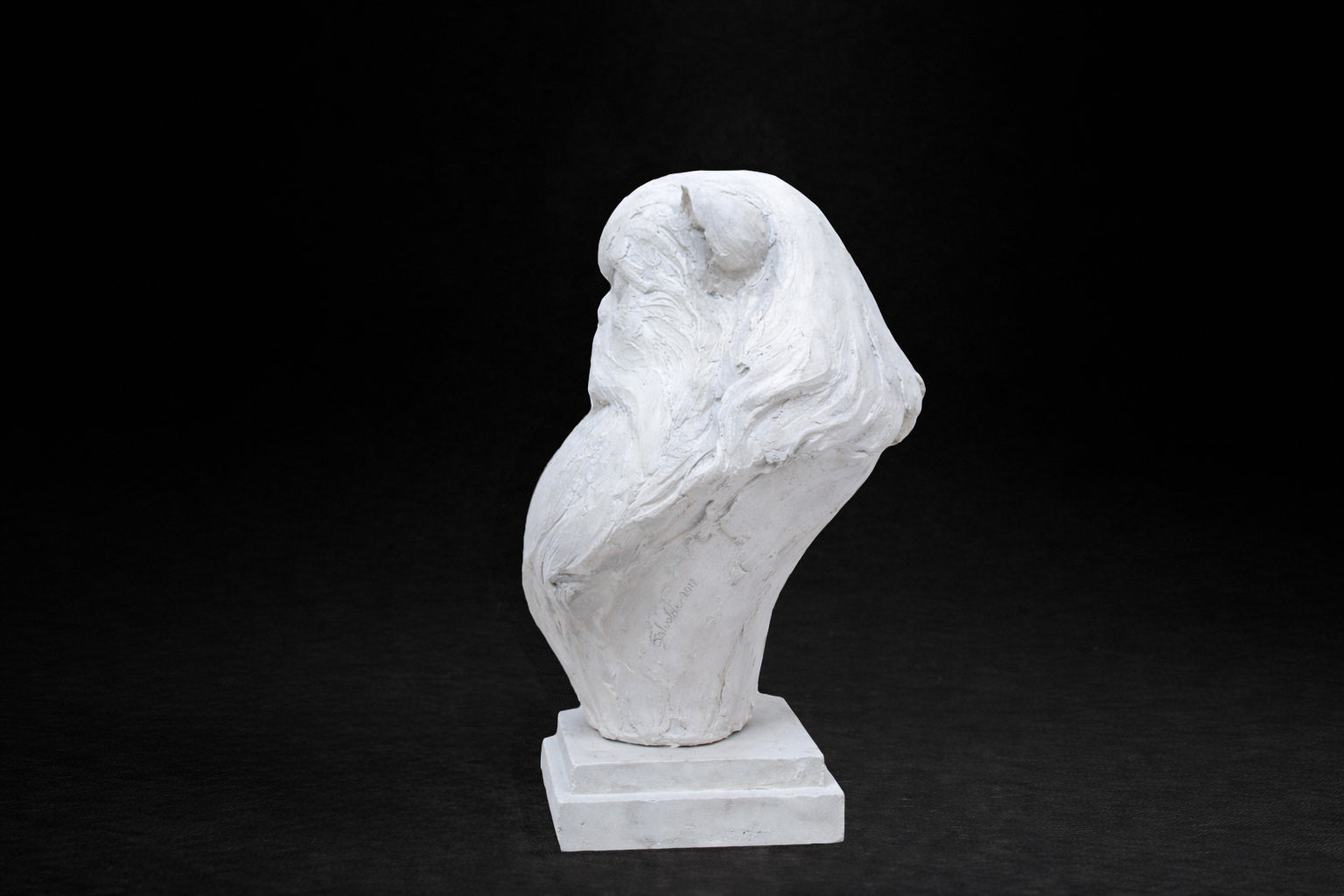 White plaster portrait bust of a Persian cat with a flat face and full fluffy coat on a stepped square stand.